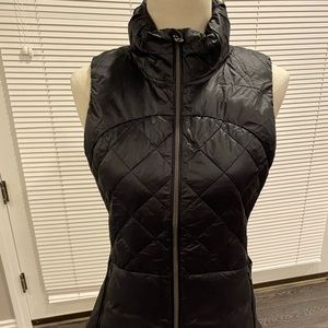 LULULEMON Down for a run vest in black